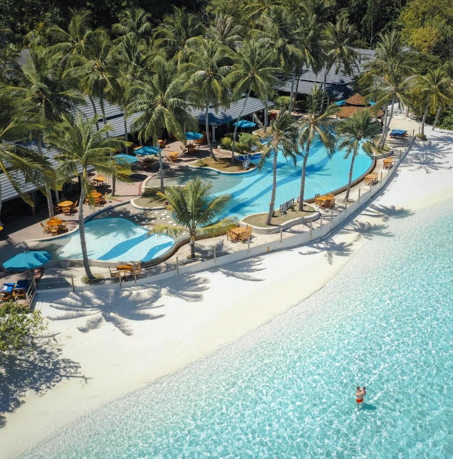 Royal Island Resort Maldives Dharavandhoo Esterno foto The swimming pool at the resort