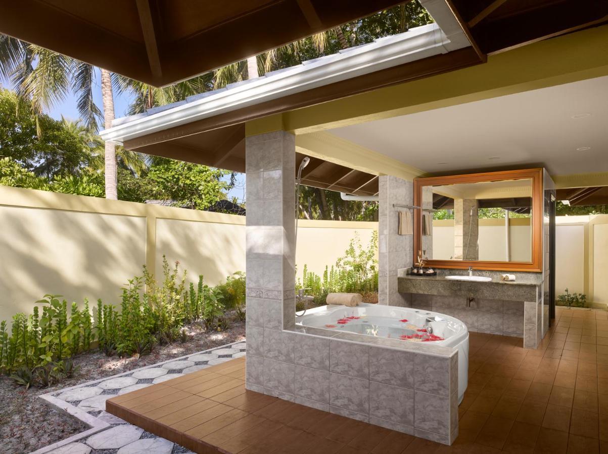 Royal Island Resort Maldives Dharavandhoo Esterno foto Bathroom of a Beach Villa
