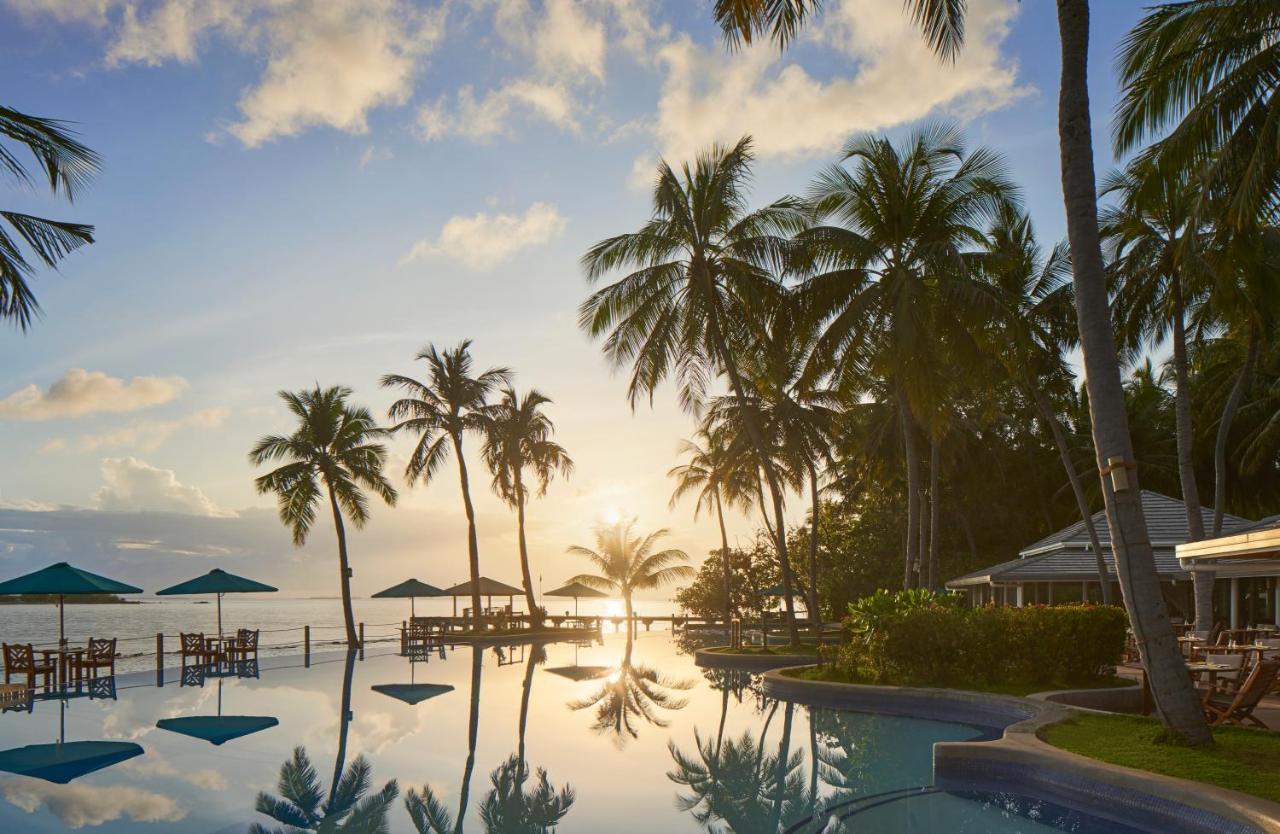Royal Island Resort Maldives Dharavandhoo Esterno foto Sunset at the Four Seasons Resort