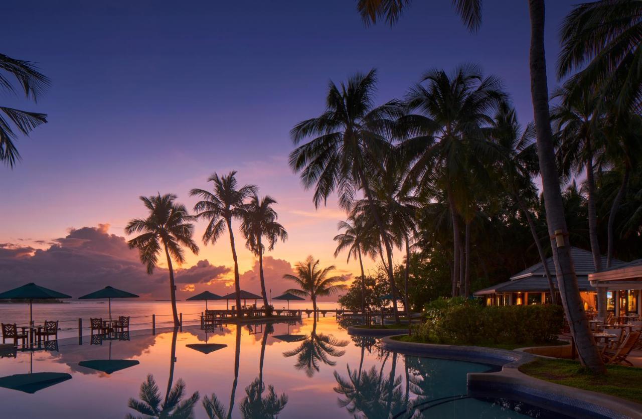 Royal Island Resort Maldives Dharavandhoo Esterno foto Sunset at the Four Seasons Resort