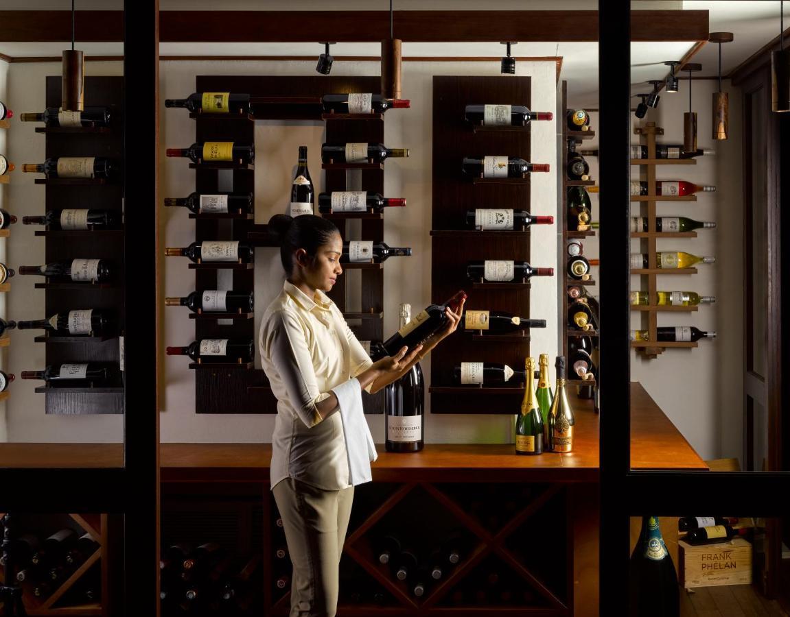 Royal Island Resort Maldives Dharavandhoo Esterno foto Wine Shop
