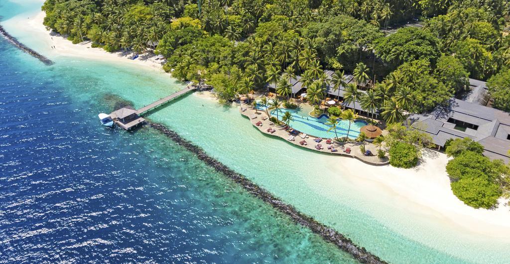 Royal Island Resort Maldives Dharavandhoo Esterno foto The resort's beach
