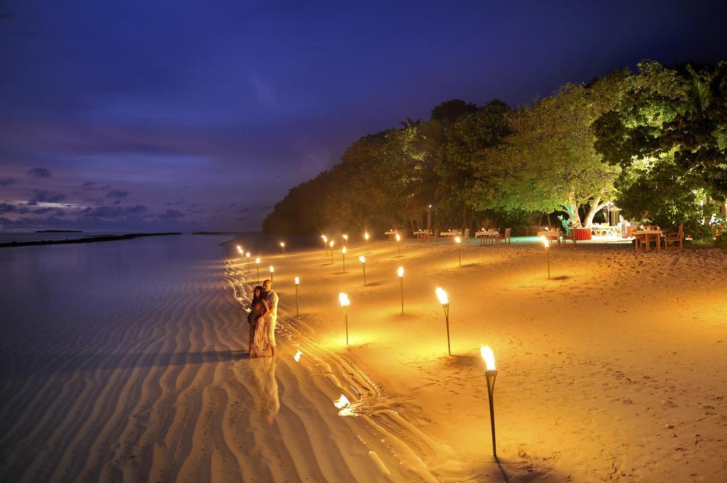 Royal Island Resort Maldives Dharavandhoo Esterno foto Night view of the beach