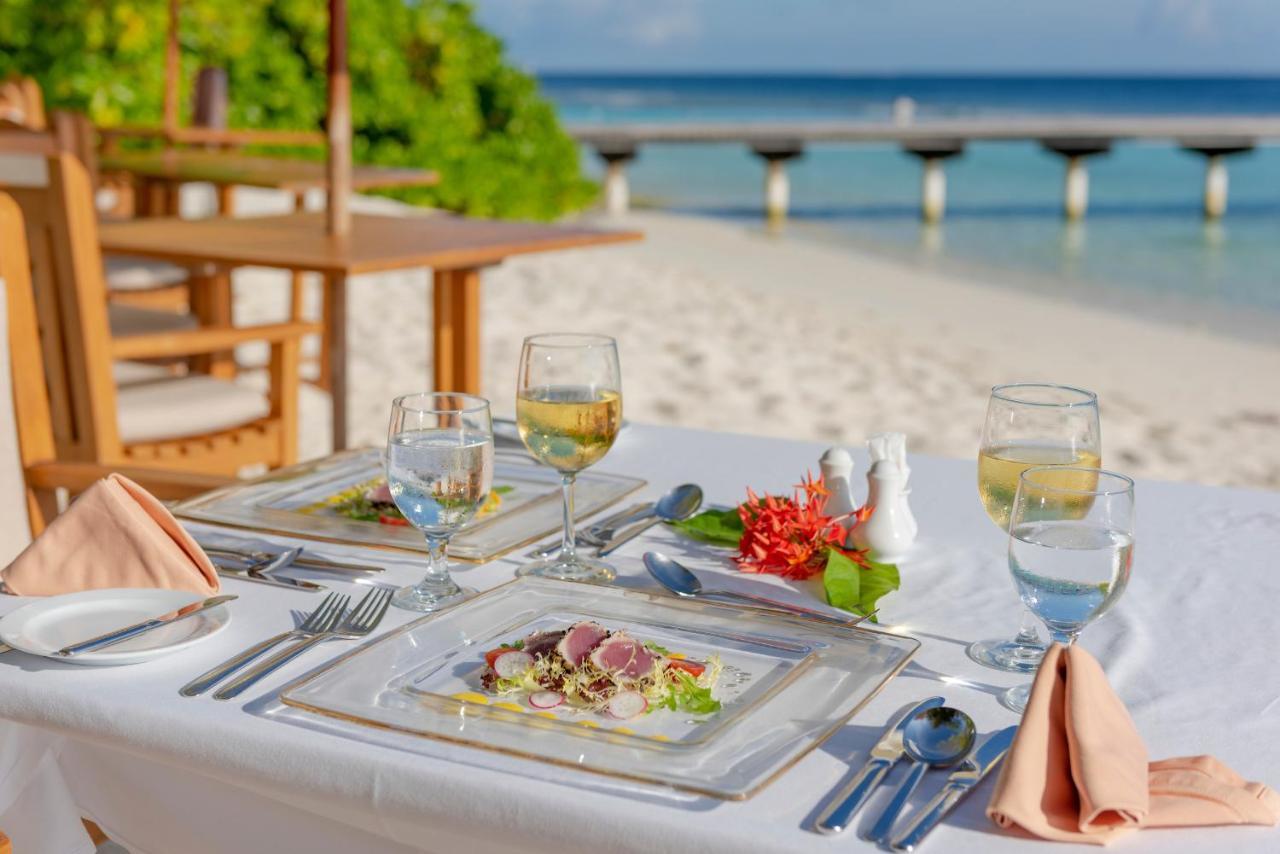 Royal Island Resort Maldives Dharavandhoo Esterno foto A table set for fine dining