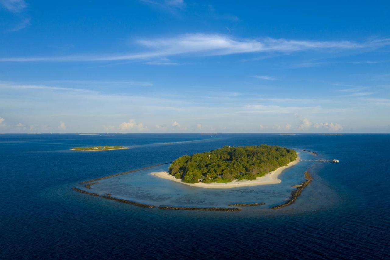 Royal Island Resort Maldives Dharavandhoo Esterno foto The Maldives is a tropical island country.